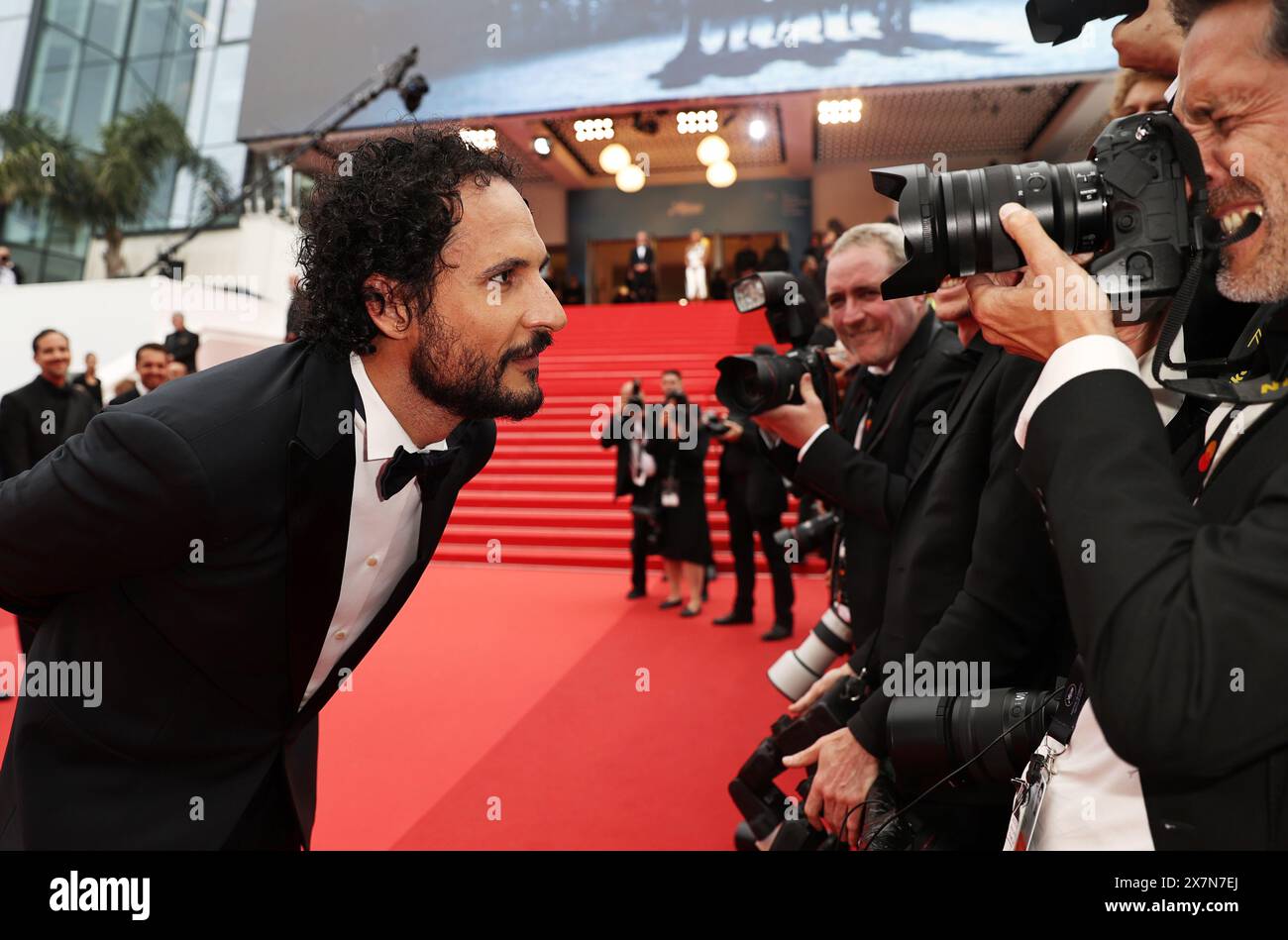 Cannes, Frankreich. Mai 2024. Der iranische Regisseur Ali Abbasi kommt am 20. Mai 2024 zur Vorführung des Films „The Apprentice“ bei der 77. Ausgabe der Filmfestspiele in Cannes, Südfrankreich. Quelle: Gao Jing/Xinhua/Alamy Live News Stockfoto