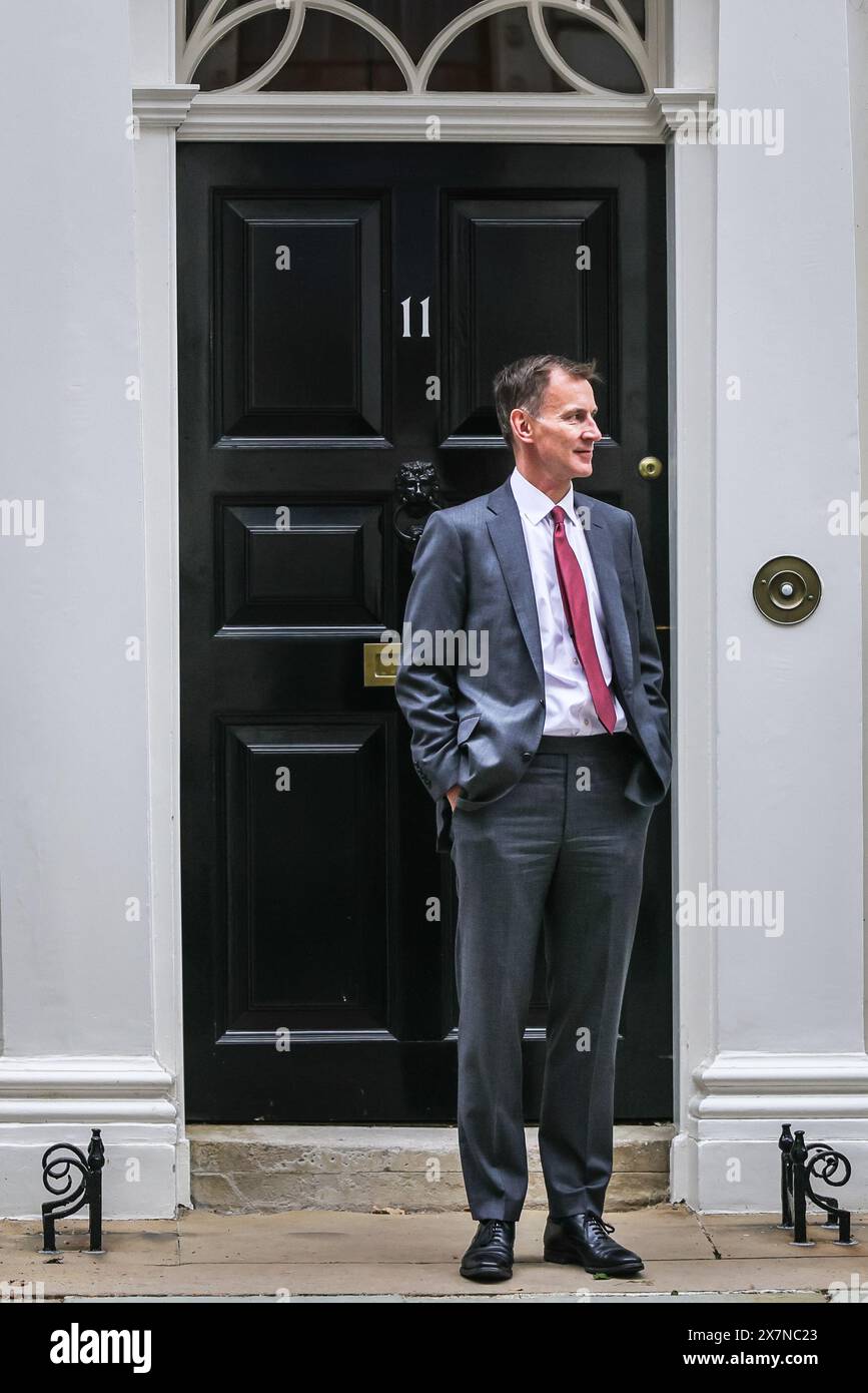 London, Großbritannien. Mai 2024. Jeremy Hunt, Finanzkanzler, begrüßt Kristalina Georgieva, die geschäftsführende Direktorin des Internationalen Währungsfonds, und ihre Delegation. Der IWF soll die britische Wirtschaft in diesem Monat vertiefen und durchführen, und es wird erwartet, dass die Beamten ihren jährlichen Gesundheitscheck durchführen und auch genau prüfen, ob nach den Parlamentswahlen in diesem Jahr niedrigere Steuern oder Ausgabenkürzungen erforderlich wären. Quelle: Imageplotter/Alamy Live News Stockfoto