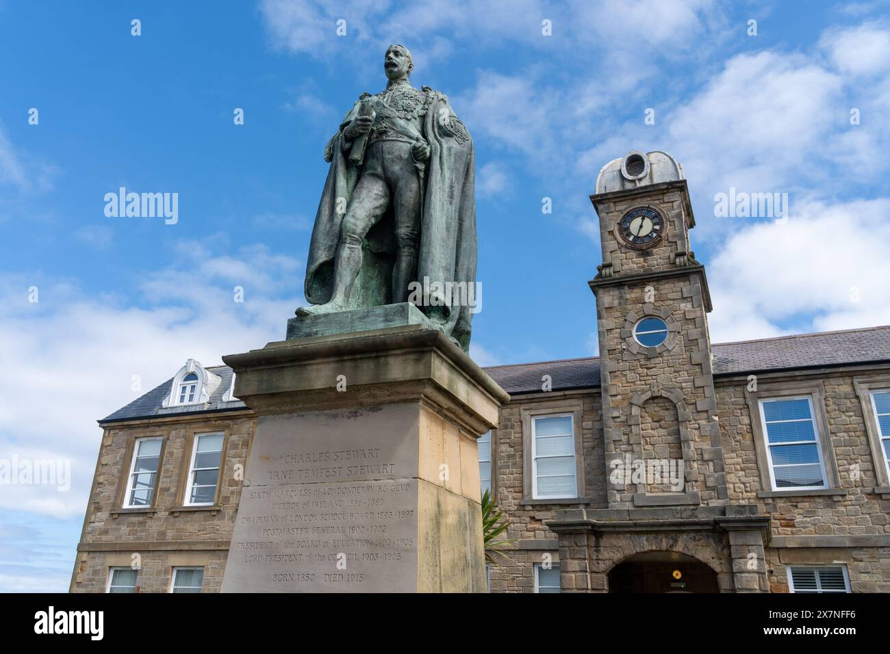 Seaham, County Durham, Großbritannien. Marquess of Londonderry Charles Vane-Tempest-Stewart Statue, ein lokales Wahrzeichen vor der alten Polizeiwache Stockfoto