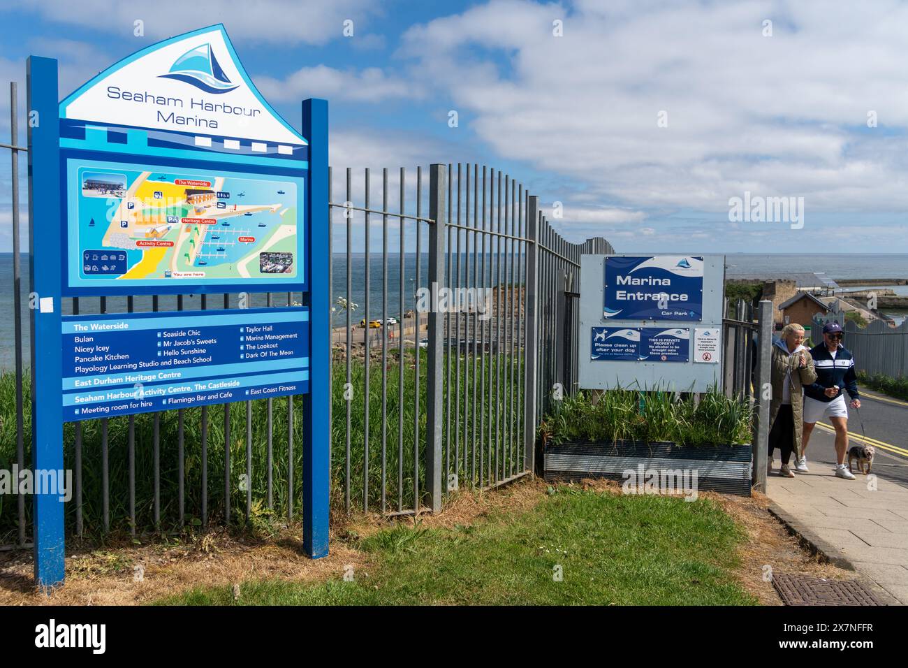 Seaham, County Durham, Großbritannien. Schild am Eingang zum Seaham Harbour Marina. Stockfoto