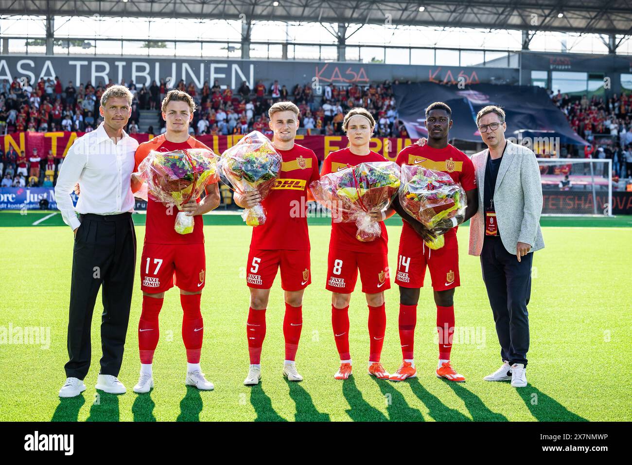 Farum, Dänemark. Mai 2024. Christian Rasmussen (17), Martin Frese (5), Andreas Schjelderup (8) und Ibrahim Osman (14) vom FC Nordsjaelland verlassen nach dieser Saison den Verein und werden vor dem 3F Superliga-Spiel zwischen dem FC Nordsjaelland und dem FC Midtjylland auf der rechten Seite zum Dream Park in Farum gelobt. (Foto: Gonzales Photo/Alamy Live News Stockfoto