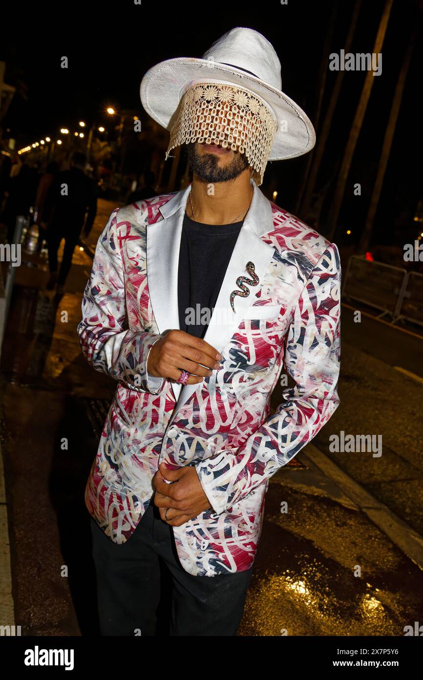 Cannes, Frankreich. Mai 2024. Hamza Jamad, französischer Dandy, ist auf den Internationalen Filmfestspielen in Cannes zu sehen. Stockfoto