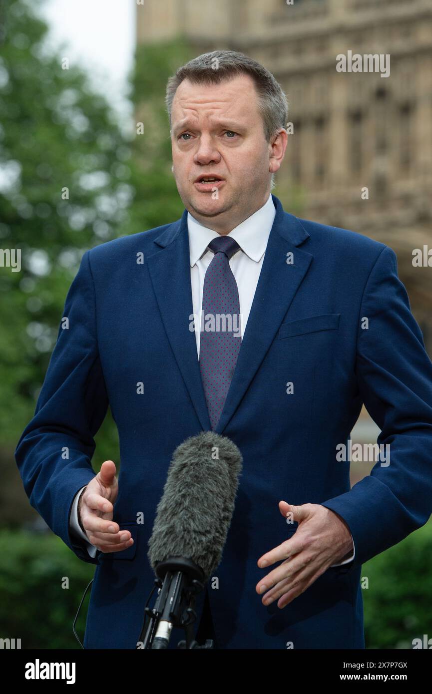 London, England, Großbritannien. Mai 2024. Schattenminister ohne Portfolio NICK THOMAS-SYMONDS wird während der morgendlichen Medienrunde in Westminster interviewt. (Kreditbild: © Thomas Krych/ZUMA Press Wire) NUR REDAKTIONELLE VERWENDUNG! Nicht für kommerzielle ZWECKE! Quelle: ZUMA Press, Inc./Alamy Live News Stockfoto