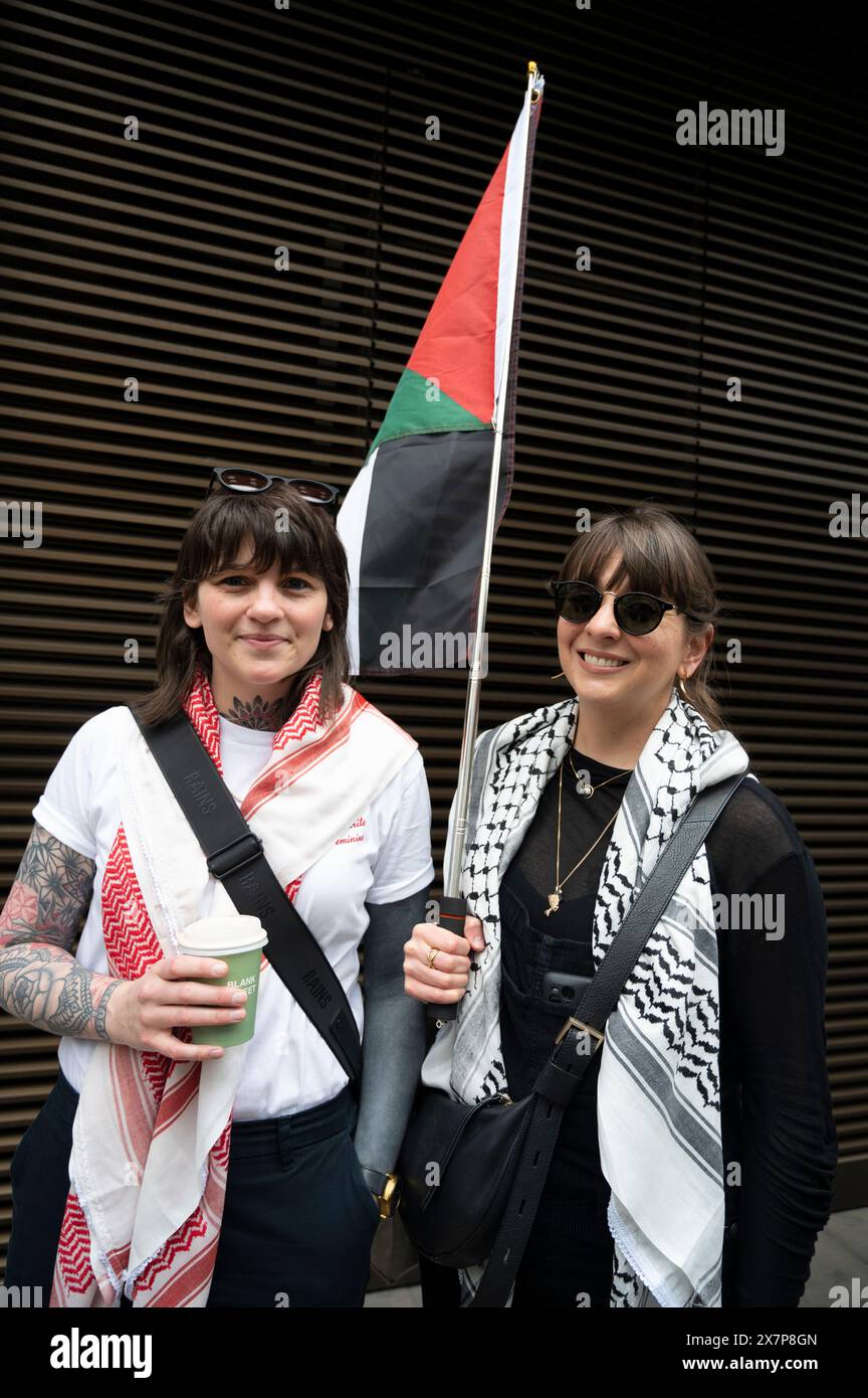 Am 18. Mai haben Tausende von Menschen in Zentral-London gegen die israelische Bombardierung von Gaza und zur Unterstützung Palästinas deomonstriert. Stockfoto