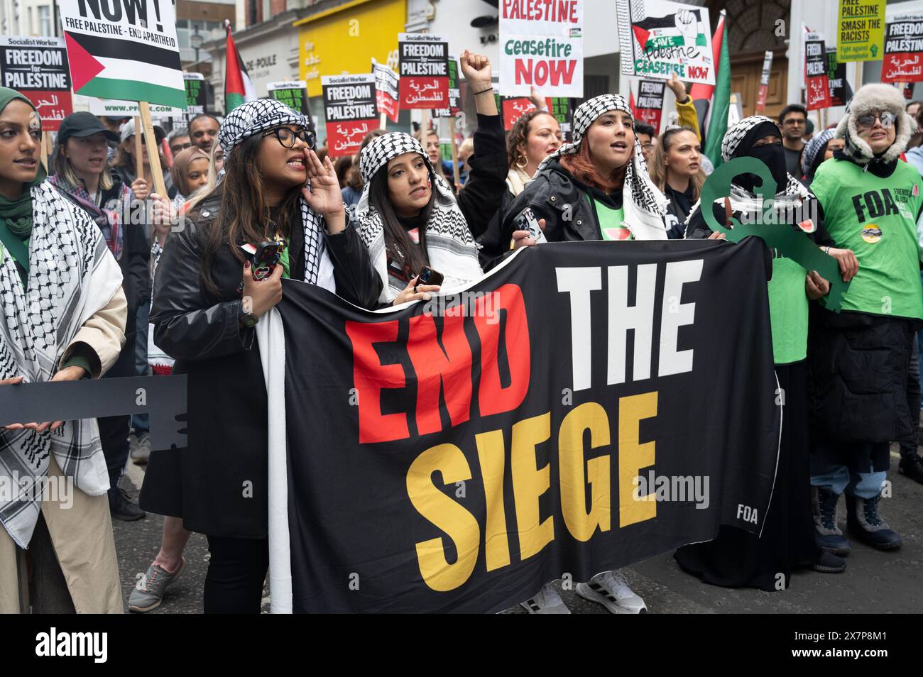 Am 18. Mai haben Tausende von Menschen in Zentral-London gegen die israelische Bombardierung von Gaza und zur Unterstützung Palästinas deomonstriert. Stockfoto