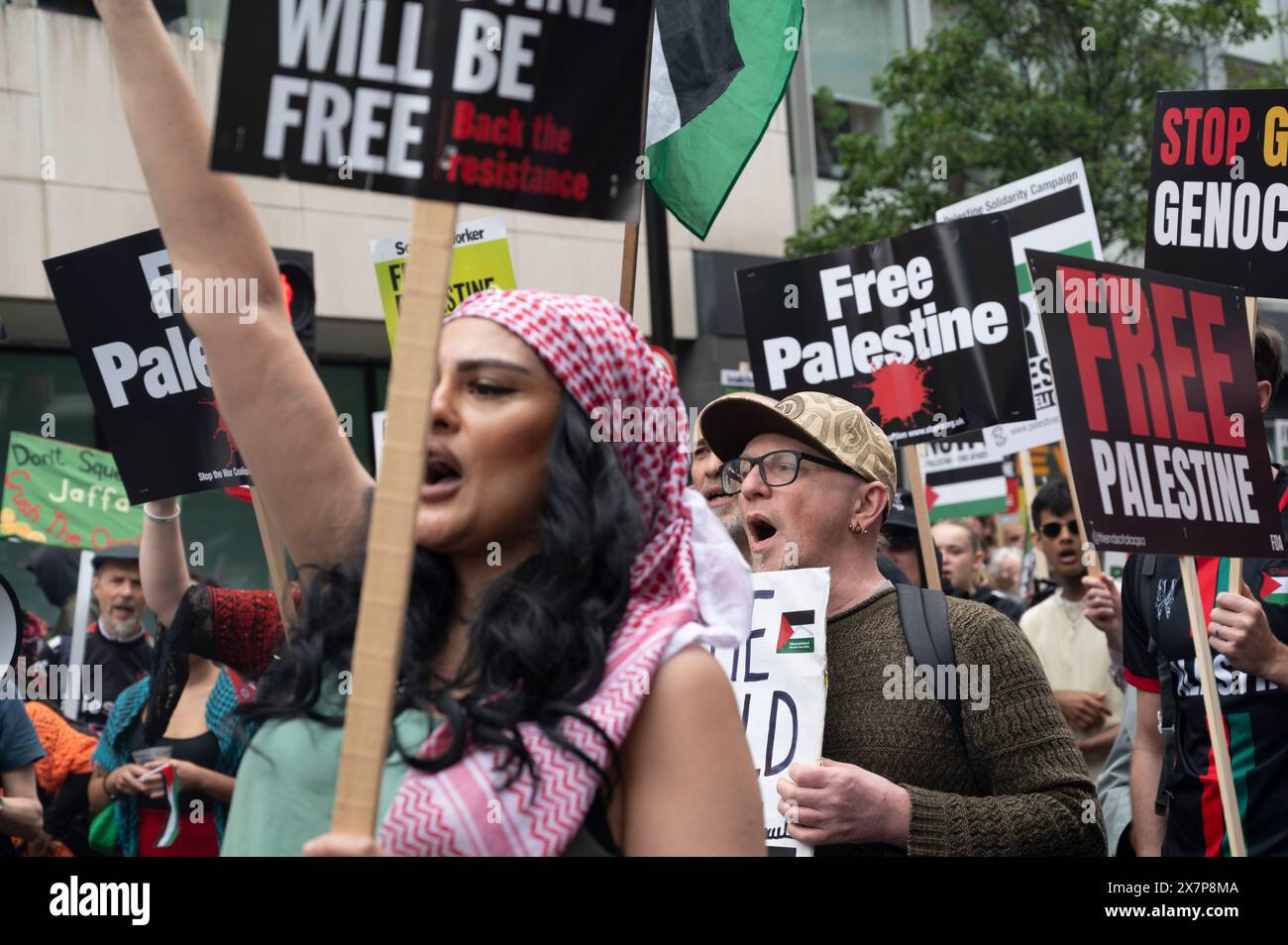 Am 18. Mai haben Tausende von Menschen in Zentral-London gegen die israelische Bombardierung von Gaza und zur Unterstützung Palästinas deomonstriert. Stockfoto