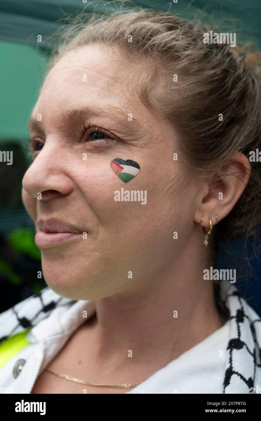 Am 18. Mai haben Tausende von Menschen in Zentral-London gegen die israelische Bombardierung von Gaza und zur Unterstützung Palästinas deomonstriert. Stockfoto