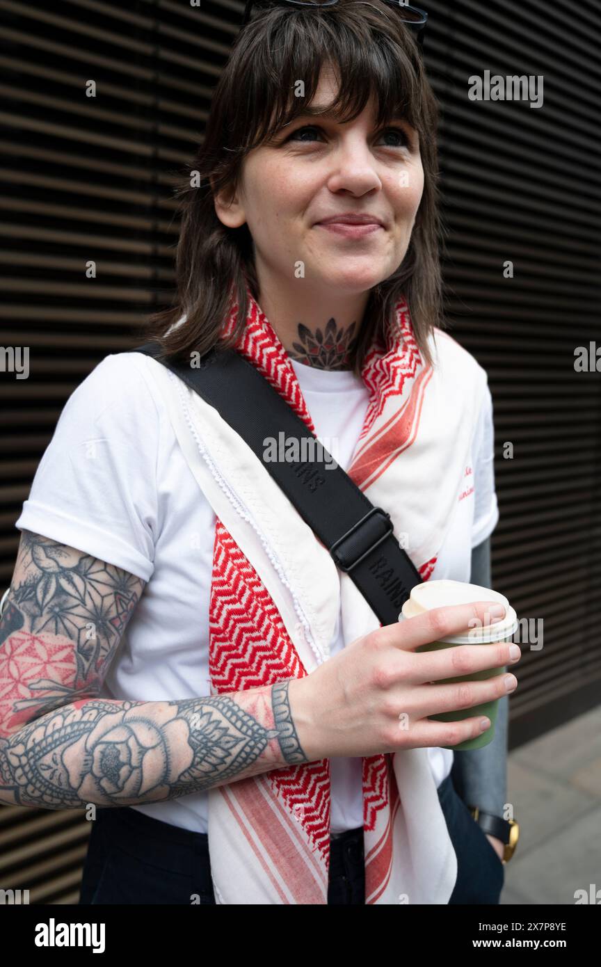 Am 18. Mai haben Tausende von Menschen in Zentral-London gegen die israelische Bombardierung von Gaza und zur Unterstützung Palästinas deomonstriert. Stockfoto