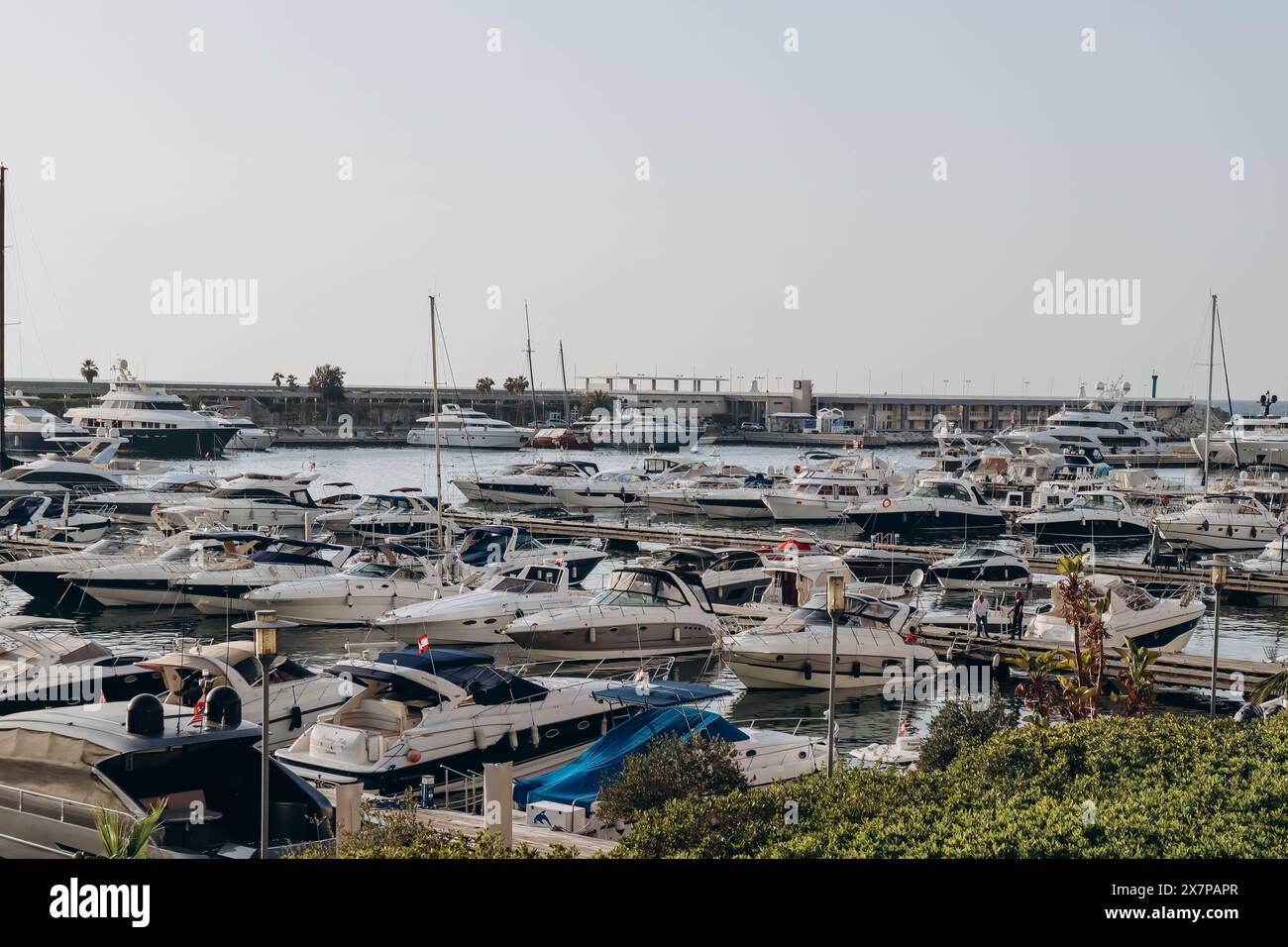 Beirut, Libanon — 24.04.2023: Das neue Marina-Gebiet in Beirut an der Mittelmeerküste Stockfoto