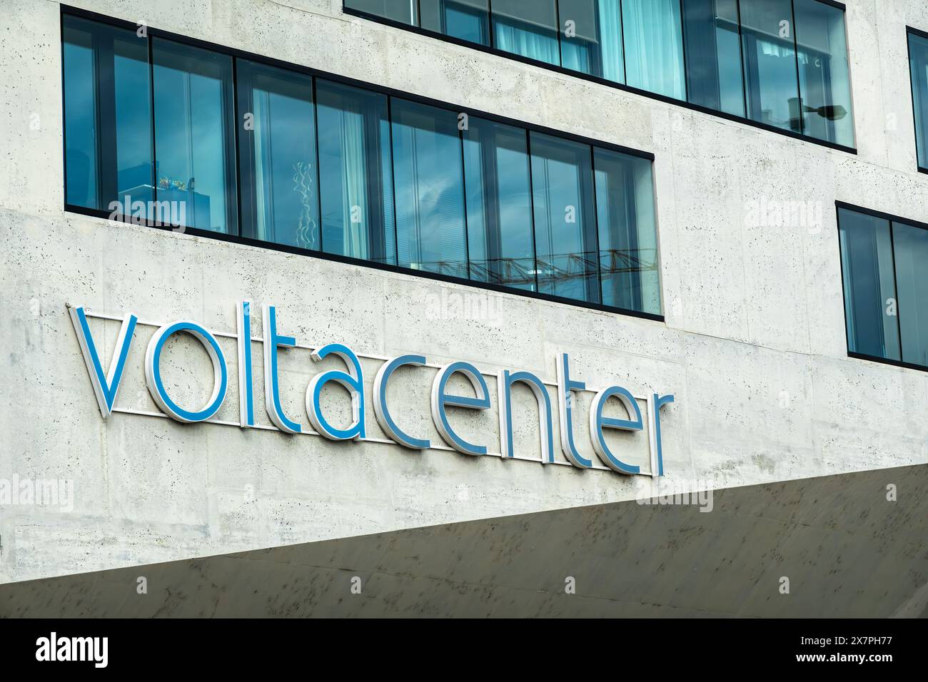 Basel, Schweiz - 18. Mai 2024: Das Volta Center in Basel ist ein moderner und innovativer Gewerbekomplex, in dem verschiedene Unternehmen, Büros und Büros untergebracht sind Stockfoto