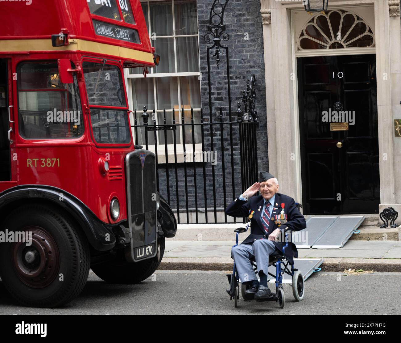 London, Großbritannien. Mai 2024. D-Day-Gedenkfeiern in Downing Street London, britischer Veteran Bernard Morgan, RAF Sergent Credit: Ian Davidson/Alamy Live News Stockfoto
