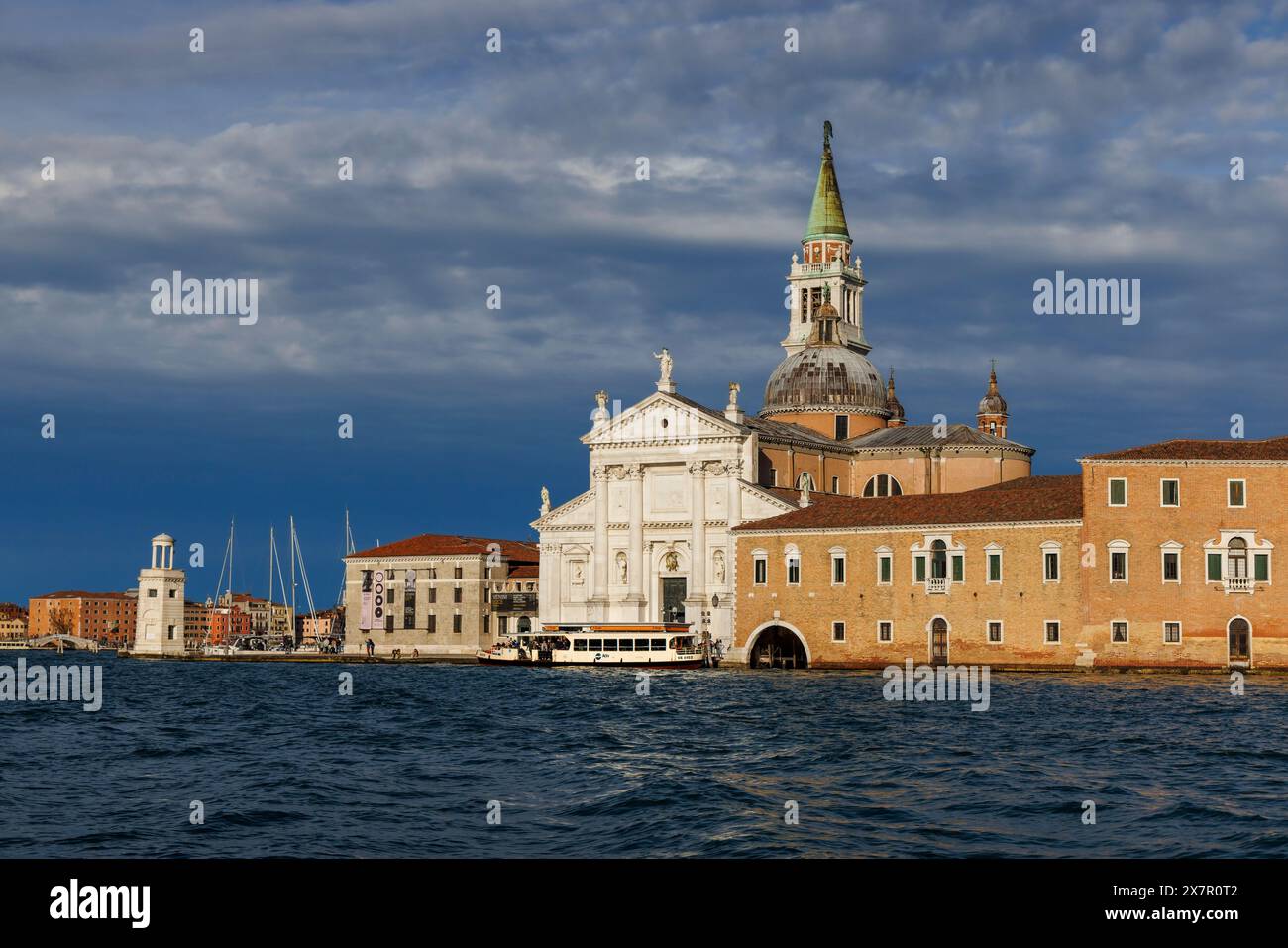 Venedig, Provinz Venedig, Region Venetien, Italien. Die isola oder die Insel San Giorgio und die gleichnamige Kirche. Venedig ist ein UNESCO-Weltkulturerbe Stockfoto