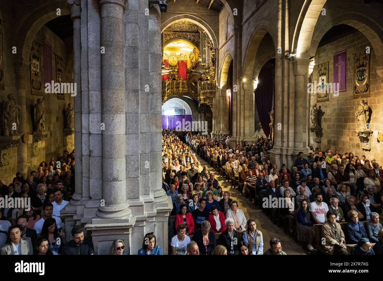 Braga, Portugal - 07. April 2023 : April 2023 : Messe während der Karwoche Stockfoto
