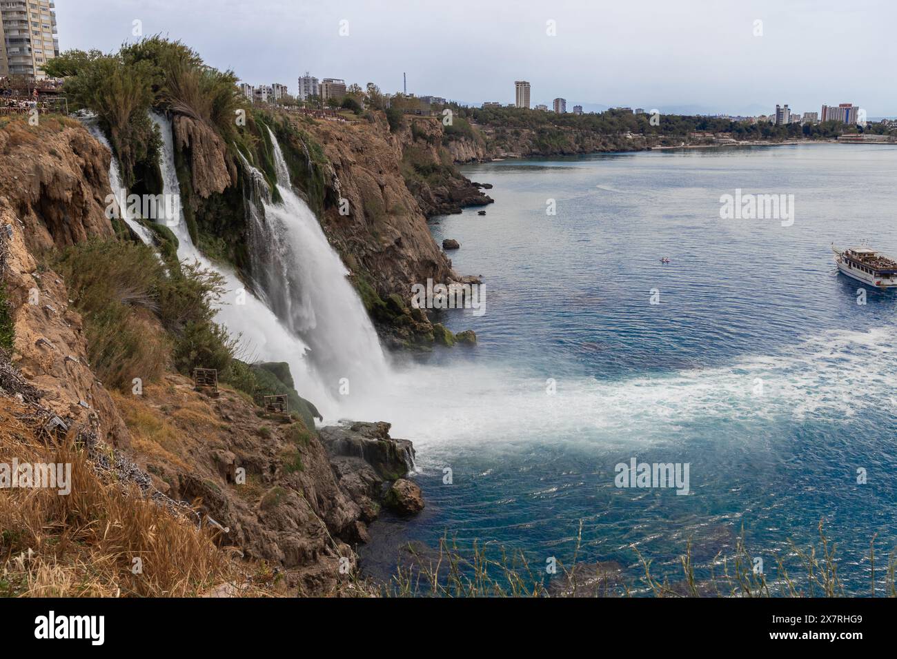 Die berühmten Wasserfälle im Duden Park, Antalya, Südtürkei, nahmen am 10. Mai 2024 an. Stockfoto