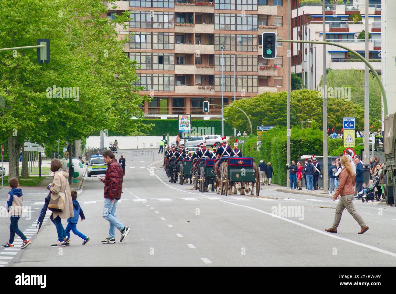 Pferdekanonen der Royal Guard Royal Battery verlassen den Mesones Park nach einer öffentlichen Ausstellung Santander Cantabria Spanien am 12. Mai 2024 Stockfoto