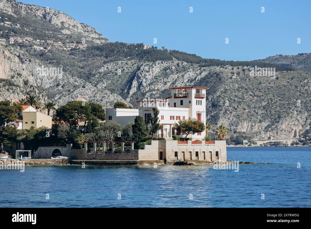 Blick auf die berühmte Villa Kerylos im griechischen Stil, die Anfang des 20. Jahrhunderts an der französischen Riviera erbaut wurde Stockfoto