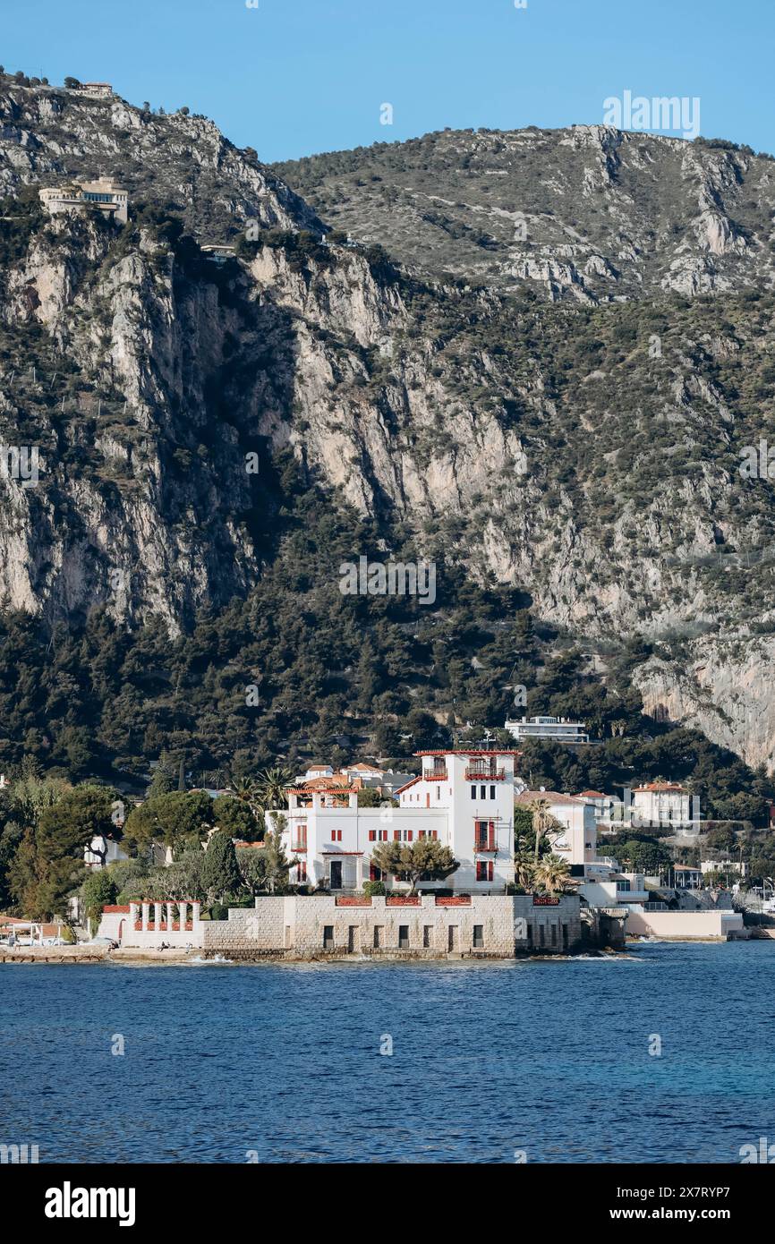 Blick auf die berühmte Villa Kerylos im griechischen Stil, die Anfang des 20. Jahrhunderts an der französischen Riviera erbaut wurde Stockfoto