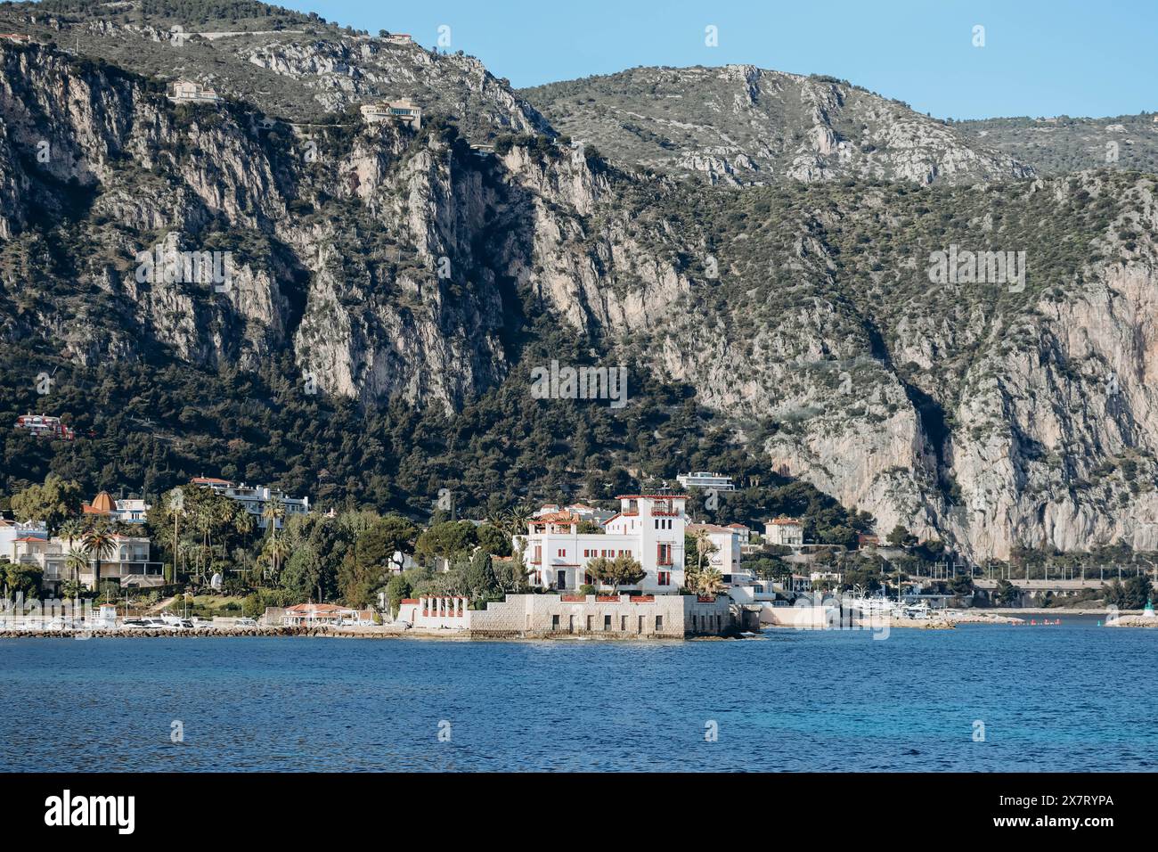 Blick auf die berühmte Villa Kerylos im griechischen Stil, die Anfang des 20. Jahrhunderts an der französischen Riviera erbaut wurde Stockfoto