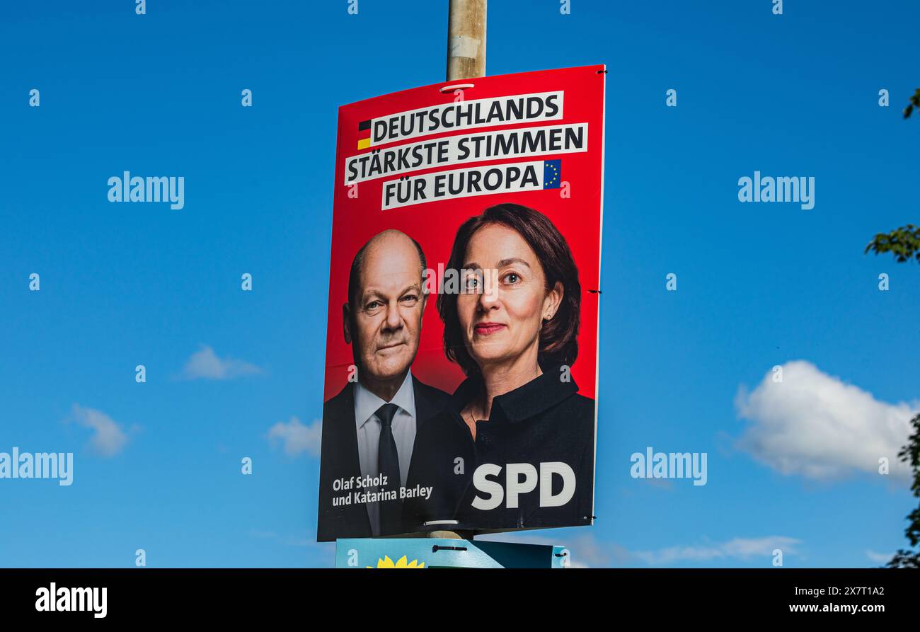 Lauchringen, 19. Mai 2024: Ein Wahlplakat der SPD mit Bundeskanzler Olaf Scholz und Spitzenkandidaten Stockfoto