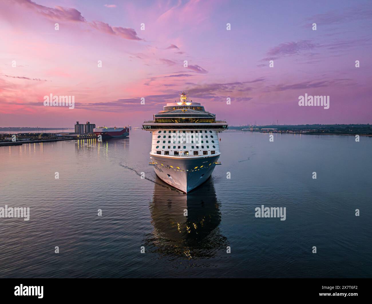 Southampton, Großbritannien - 12. Mai 2024 Royal Caribbean Cruise Ship Anthem of the Seas kommt im Hafen an Stockfoto