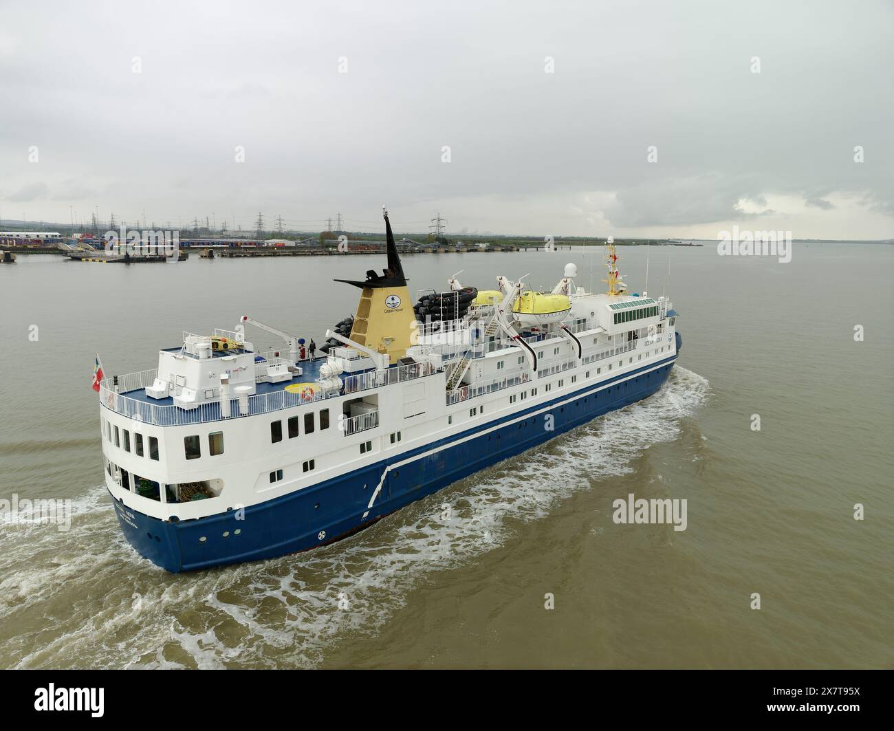 Ocean Nova Kreuzfahrtschiff, das die Themse in Gravesend, Kent, Großbritannien, besucht, 23. April 2023. Stockfoto