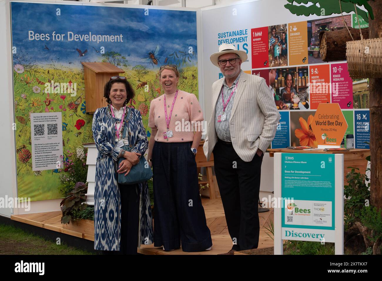 London, Großbritannien. Mai 2024. Die Bees for Development stehen auf der RHS Chelsea Flower Show in London. Quelle: Maureen McLean/Alamy Live News Stockfoto