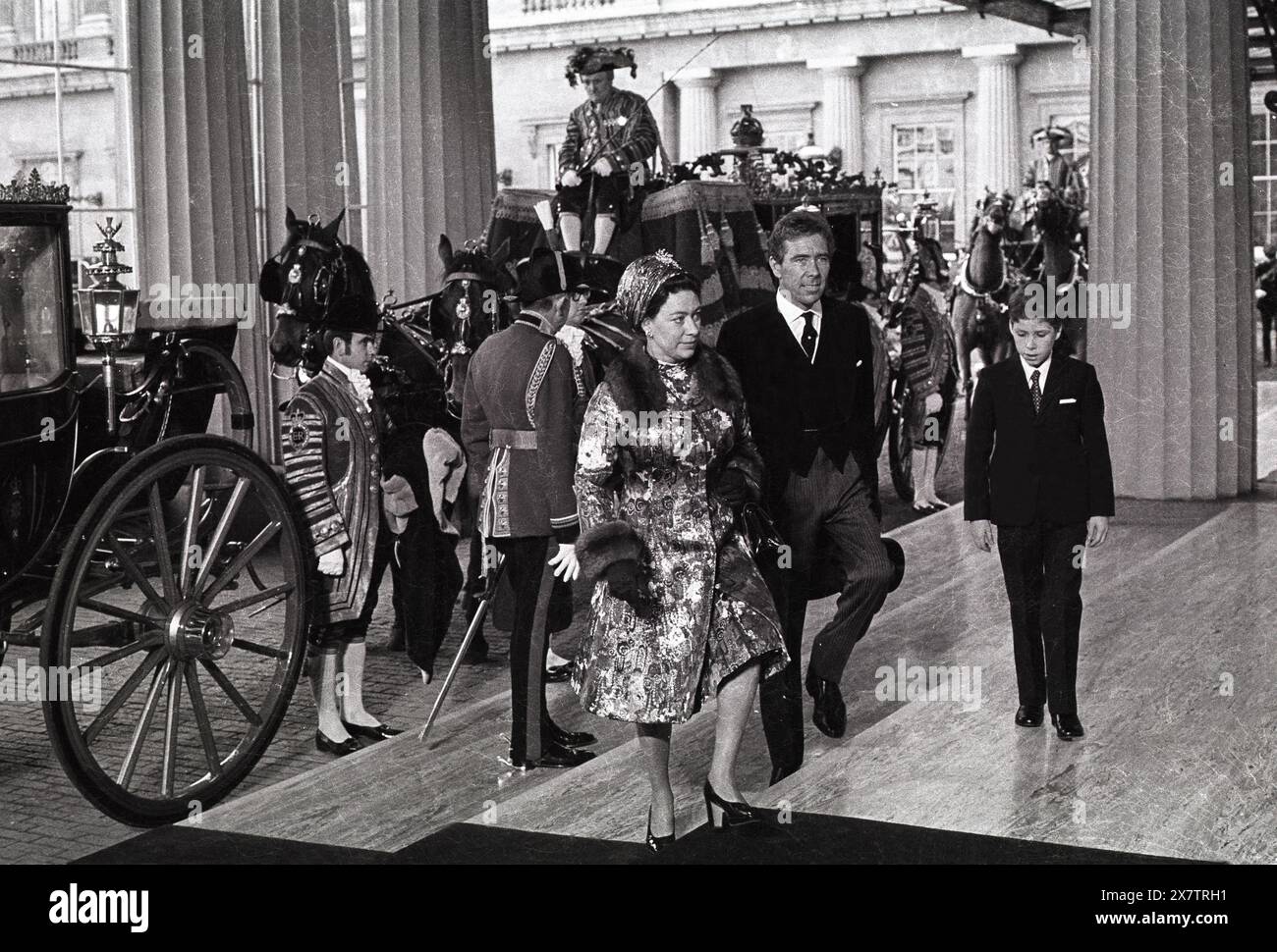 Prinzessin Margaret und Lord Snowon kamen mit ihrem Sohn David nach der Hochzeit von Prinzessin Anne und Mark Phillips 11/73 im Buckingham Palace an Stockfoto