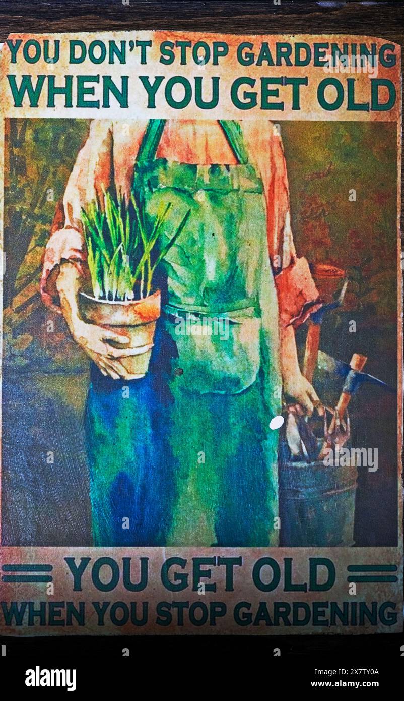 Vintage-Retro-Gartenposter „You Don't Stop Gardening When You Get Old“ „You Get Old When You Stop Gardening“ Stockfoto