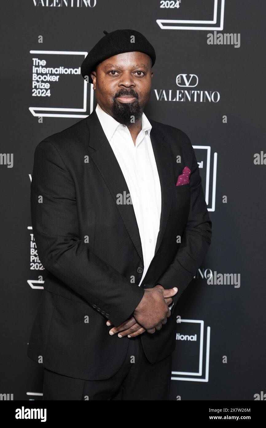 Sir Ben Okri nimmt an der Bekanntgabe des Preisträgers des International Booker Prize 2024 in der Tate Modern in London Teil. Bilddatum: Dienstag, 21. Mai 2024. Stockfoto