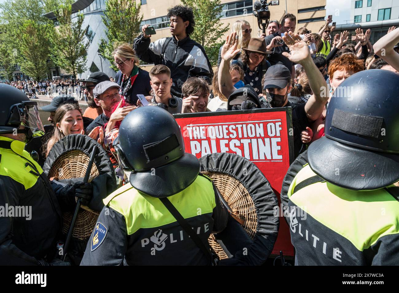 Amsterdam, Niederlande, 13. Mai 2024.Proteste für palästina an der UVA-Universität Amsterdam werden fortgesetzt. Die Polizei hat den Campus geräumt Stockfoto