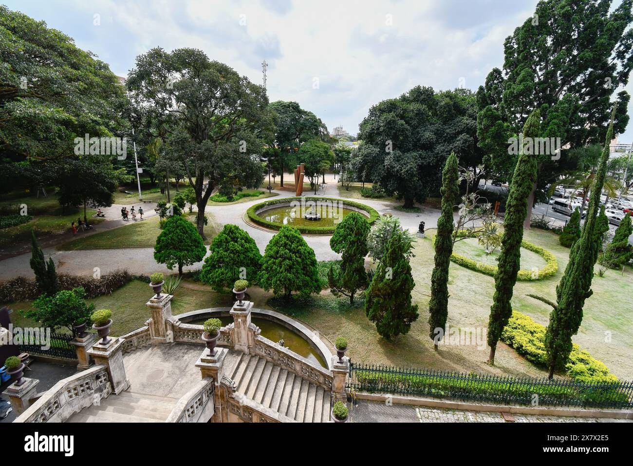 Sao Paulo, SP, Brasilien - 06. April 2024: Blick auf den Garten Luz, Foto mit Blick von der Pinacoteca zum Garten. Stockfoto