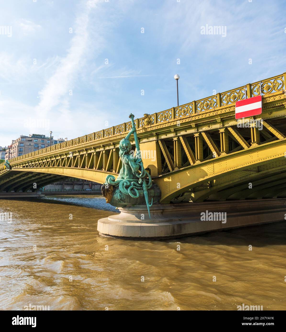 Die Mirabeau-Brücke über die seine in Paris, Frankreich Stockfoto