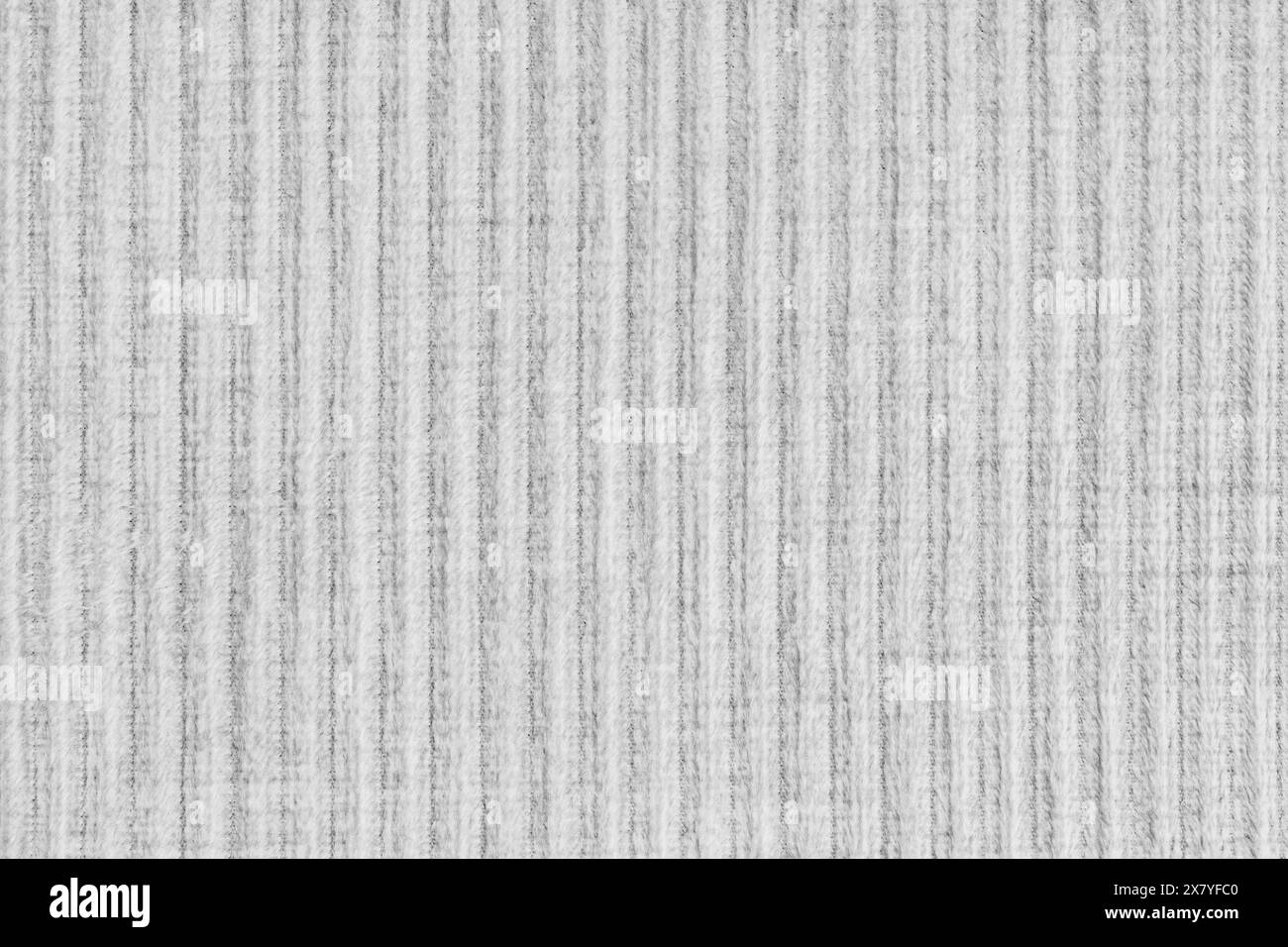 Ridge-Textur-Hintergrund aus weißem Velours-Cordtuch. Großer gerippter, grober gewebter Samtstoff, gestreifter Polsterstoff, Möbeltextilien Stockfoto