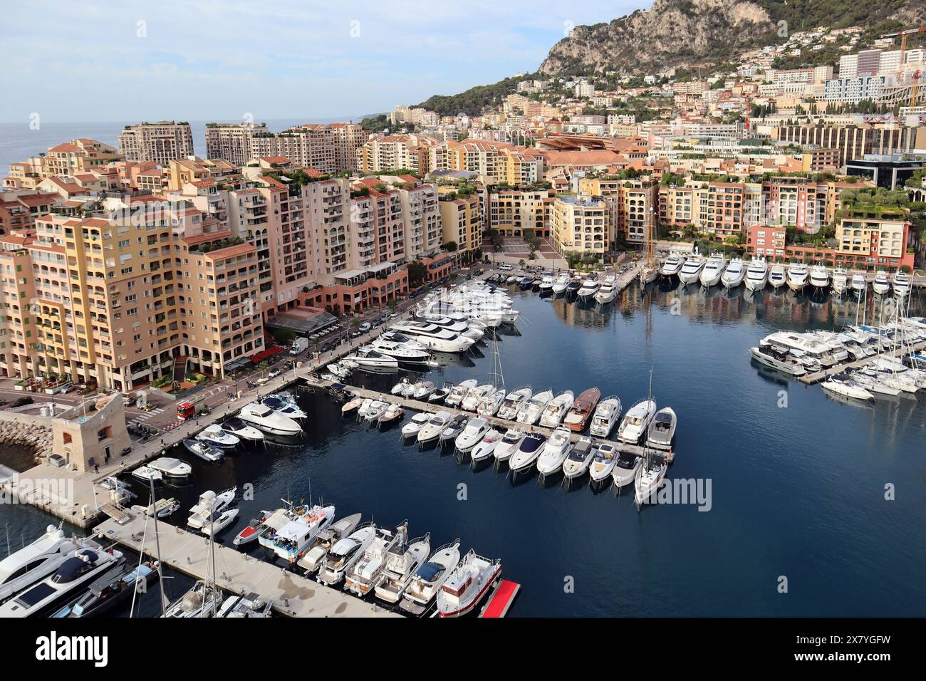 Monaco, Monaco - 02.10.2022: Stadtteil Fontvieille im westlichen Teil des Fürstentums Monaco. Stockfoto
