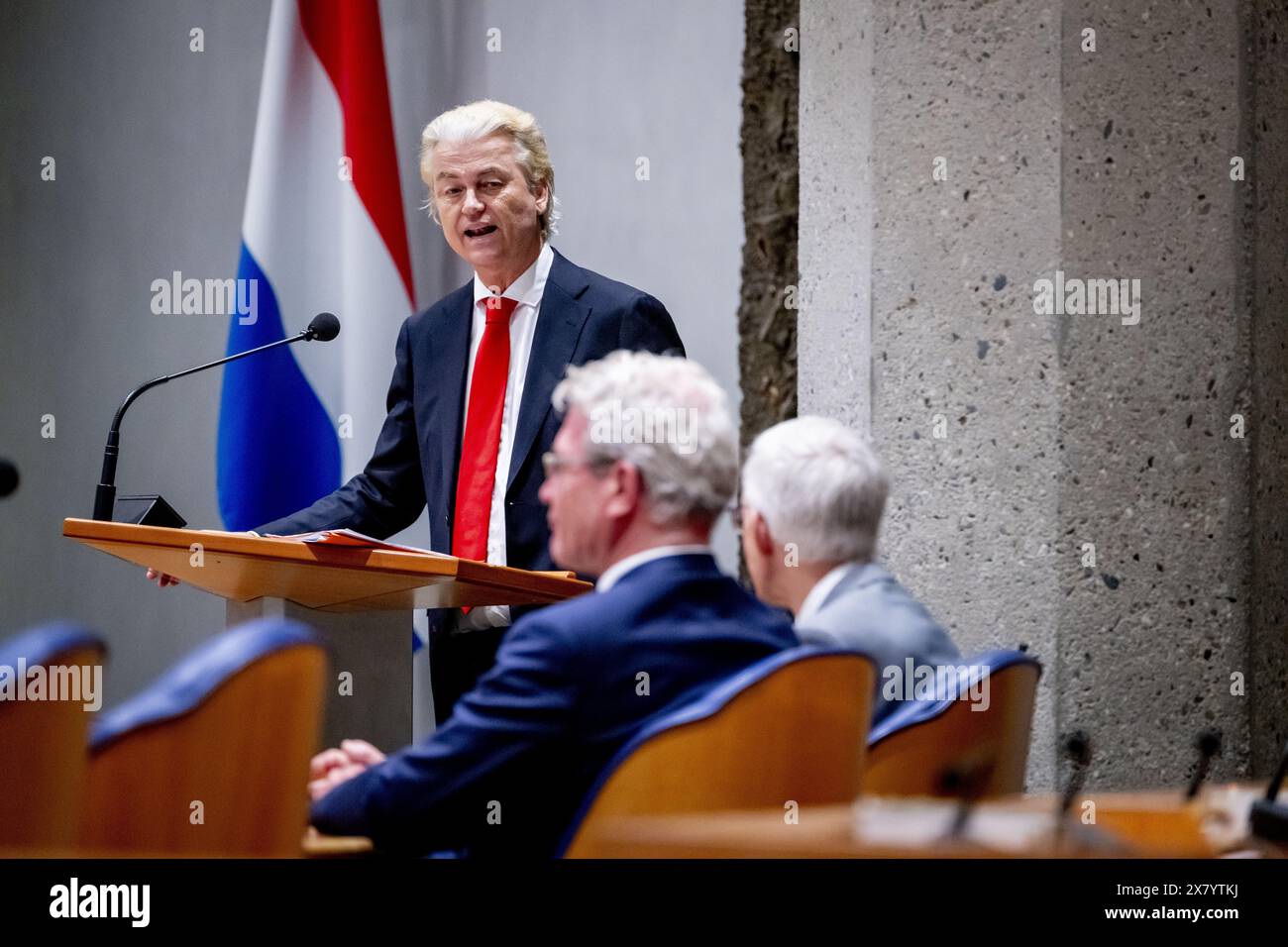 DEN HAAG - Geert Wilders im Repräsentantenhaus während einer Debatte über den Abschlussbericht der Informanten Richard van Zwol und Elbert Dijkgraaf. Unter ihrer Leitung einigten sich die vier Parteien nach fast sechs Monaten auf eine Rahmenvereinbarung. ANP ROBIN UTRECHT niederlande raus - belgien raus Stockfoto