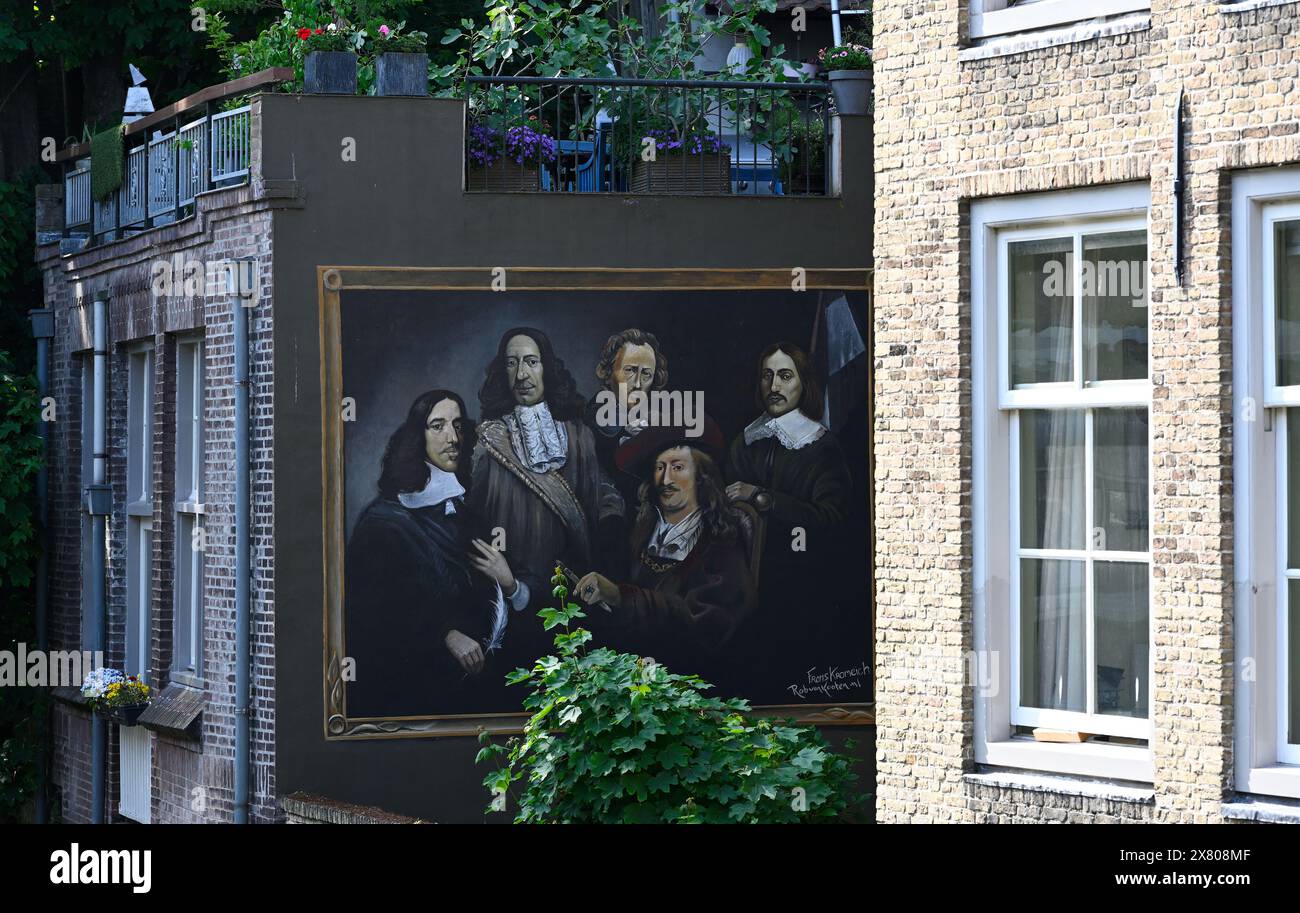dordrecht, niederlande - 11.05.2024: Wandgemälde mit fünf prominenten Persönlichkeiten, die in Dordrecht geboren wurden (johan de witt, cornelis de witt, ary scheffer, A) Stockfoto