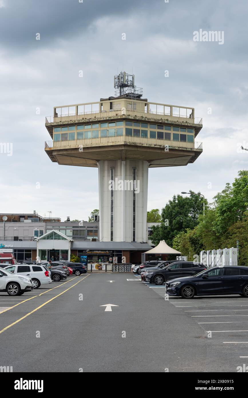 The Pennine Tower, Forton Tankstelle, M6 Autobahn, England, Vereinigtes Königreich, Stockfoto