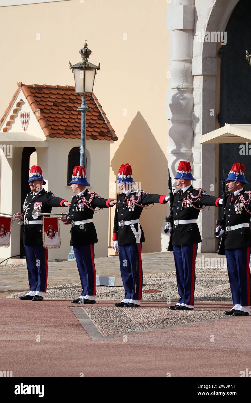 Monaco, Monaco - 11.19.2022: Feierlicher wachmarsch am Nationalfeiertag von Monaco Stockfoto