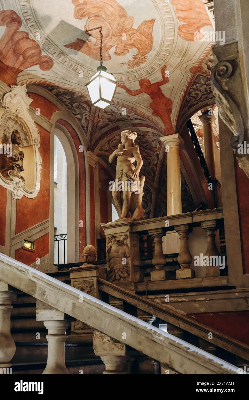 Nizza, Frankreich - 20.12.2022 : Innenräume des Palastes Lascaris in der Altstadt von Nizza, das bemerkenswerteste zivile Barockdenkmal in Nizza Stockfoto