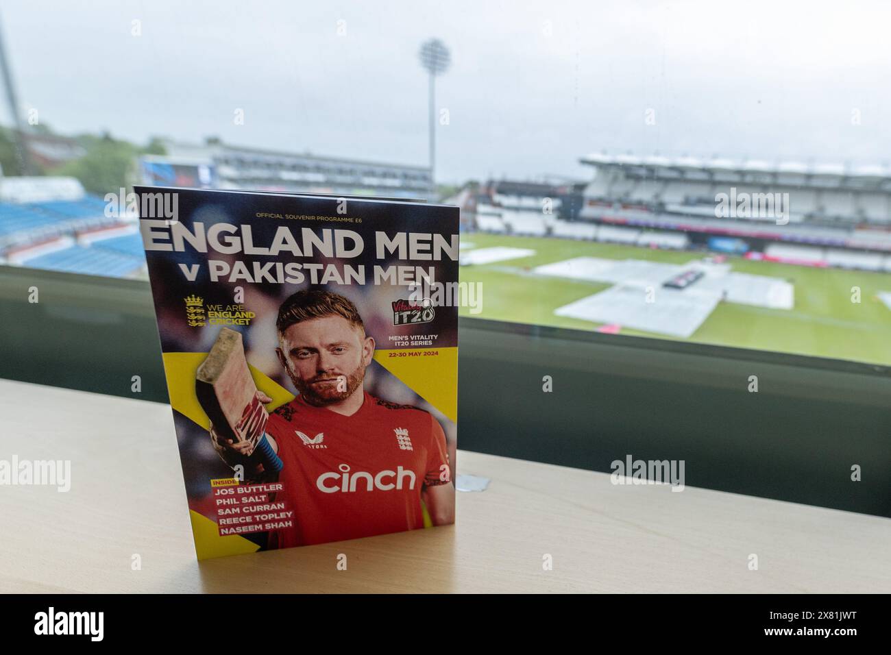 Jonny Bairstow auf der Titelseite des heutigen Programms während der Vitality T20 International Series England vs Pakistan im Headingley Stadium, Leeds, Großbritannien, 22. Mai 2024 (Foto: Mark Cosgrove/News Images) Stockfoto