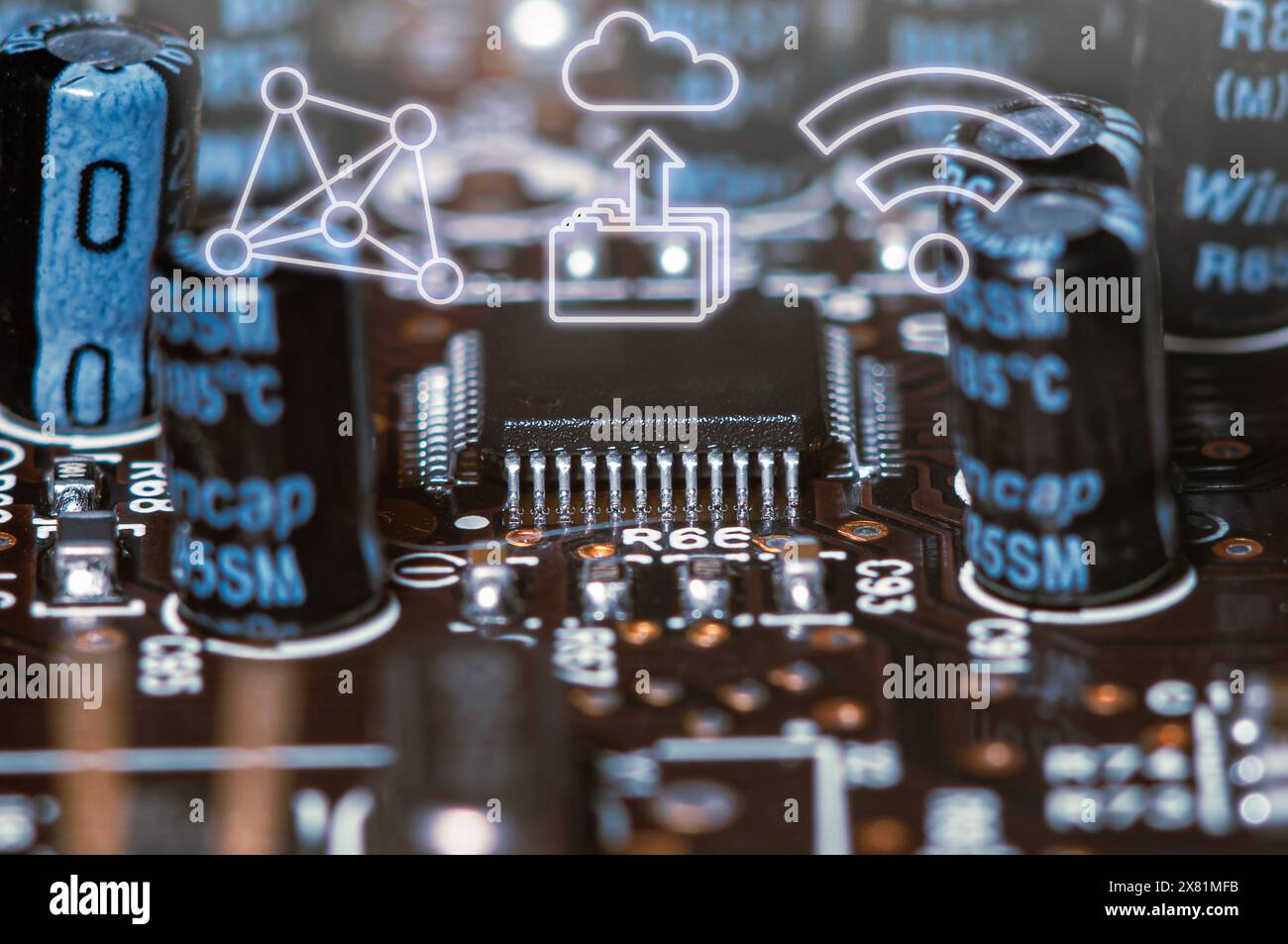 Nahaufnahme der Leiterplatte mit Prozessor, integrierten Schaltungen und vielen anderen auf der Oberfläche montierten passiven elektrischen Komponenten. Stockfoto