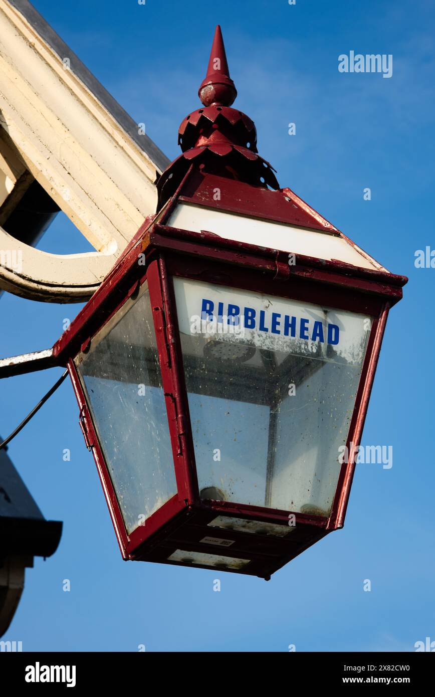 Bahnhofslichter auf dem Bahnsteig, Ribblehead Station, Siedlung zur Carlise Line, England, Großbritannien Stockfoto