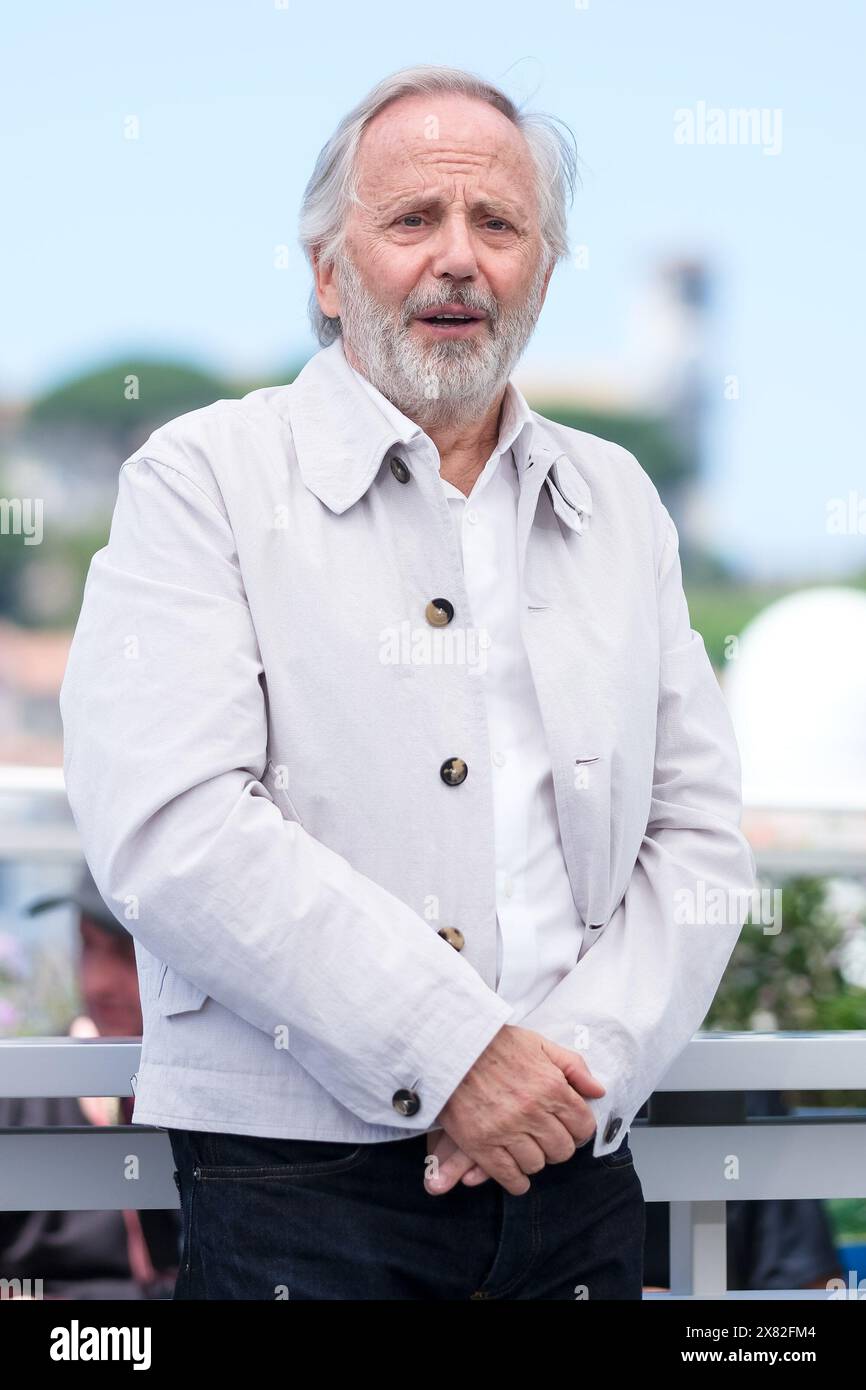 Cannes, Frankreich. Mai 2024. Fabrice Luchini posiert beim Photocall für Marcello Mio während des 77. Festivals de Cannes. Foto von Julie Edwards./Alamy Live News Stockfoto
