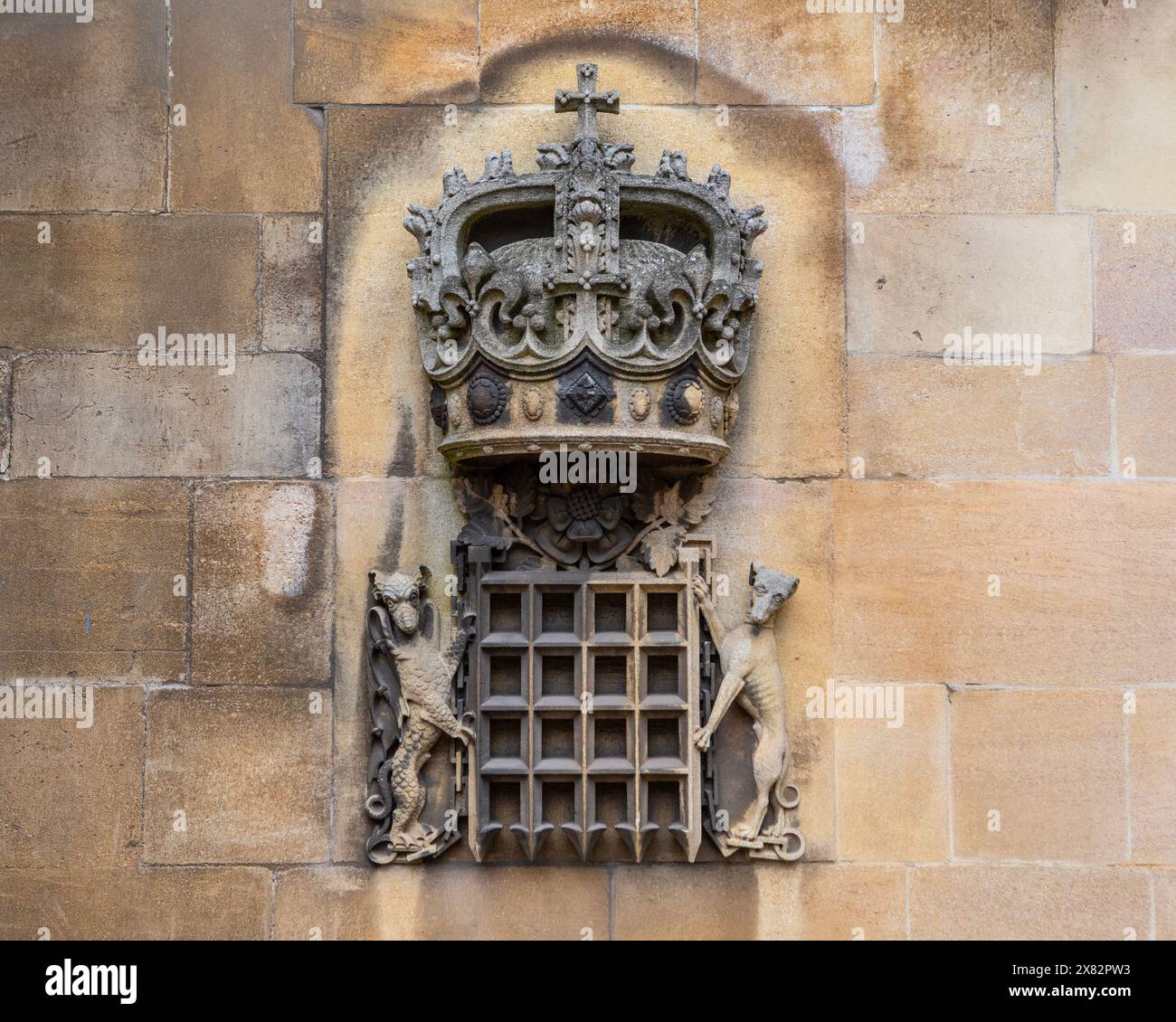 Windsor, Großbritannien - 21. Oktober 2023 : Nahaufnahme einer Steinskulptur an der Außenseite der Albert Memorial Chapel in Windsor Castle in Berkshire, Großbritannien. Stockfoto