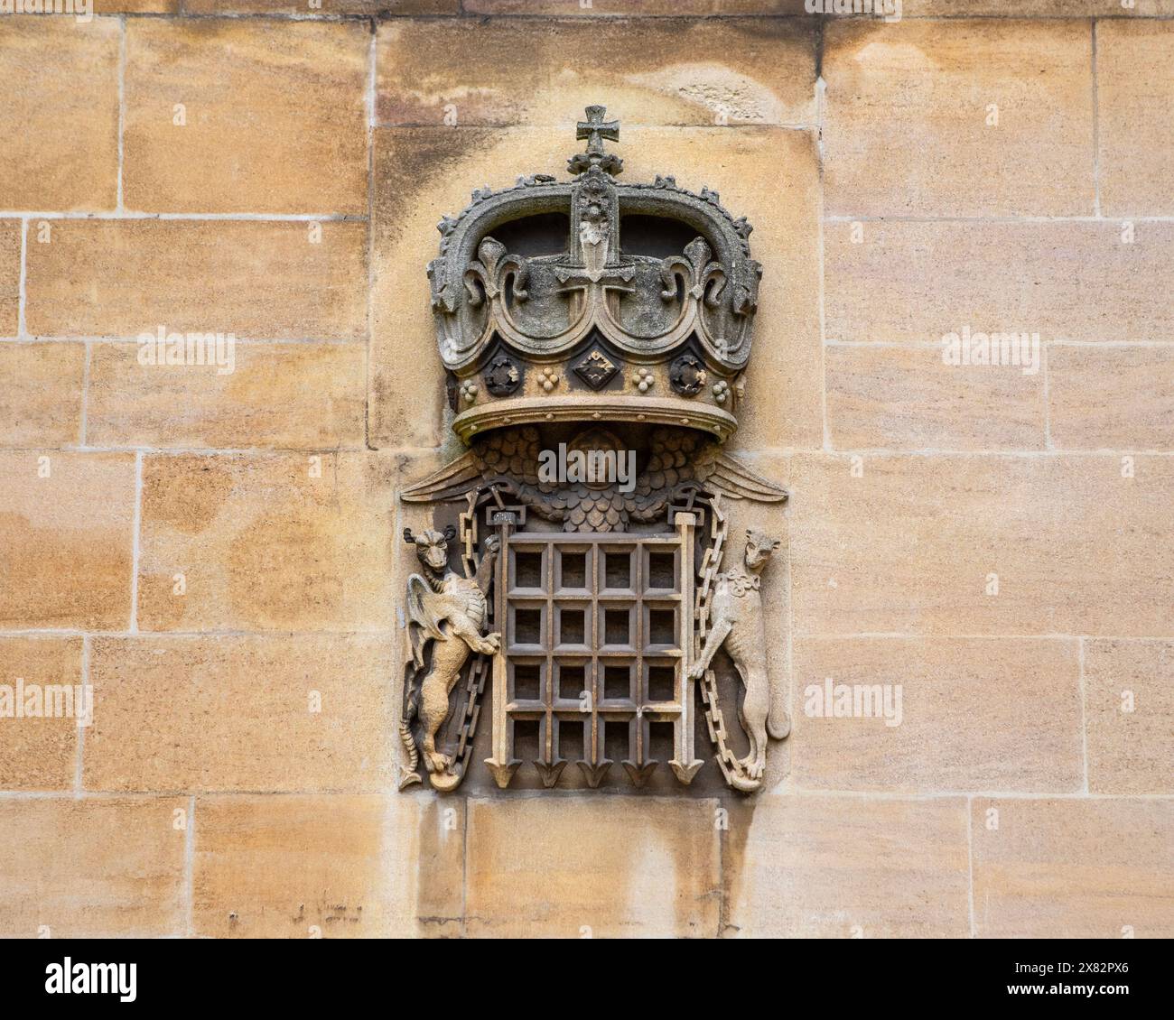 Windsor, Großbritannien - 21. Oktober 2023 : Nahaufnahme einer Steinskulptur an der Außenseite der Albert Memorial Chapel in Windsor Castle in Berkshire, Großbritannien. Stockfoto