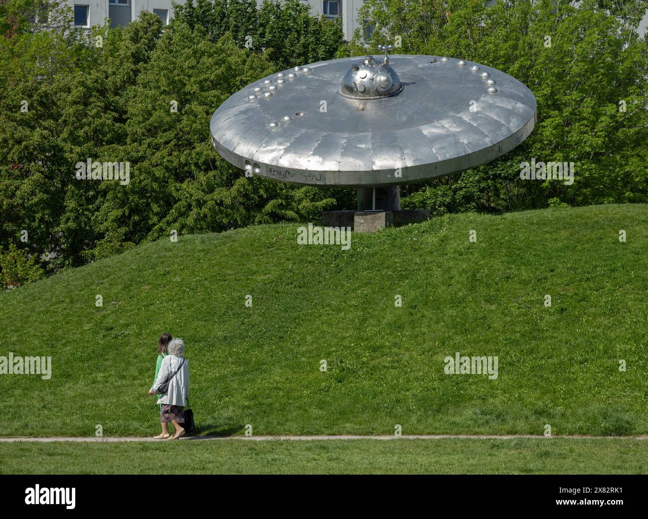 UFO Skulptur, Podunajske Biskupice, Bratislava, Slowakei Stockfoto