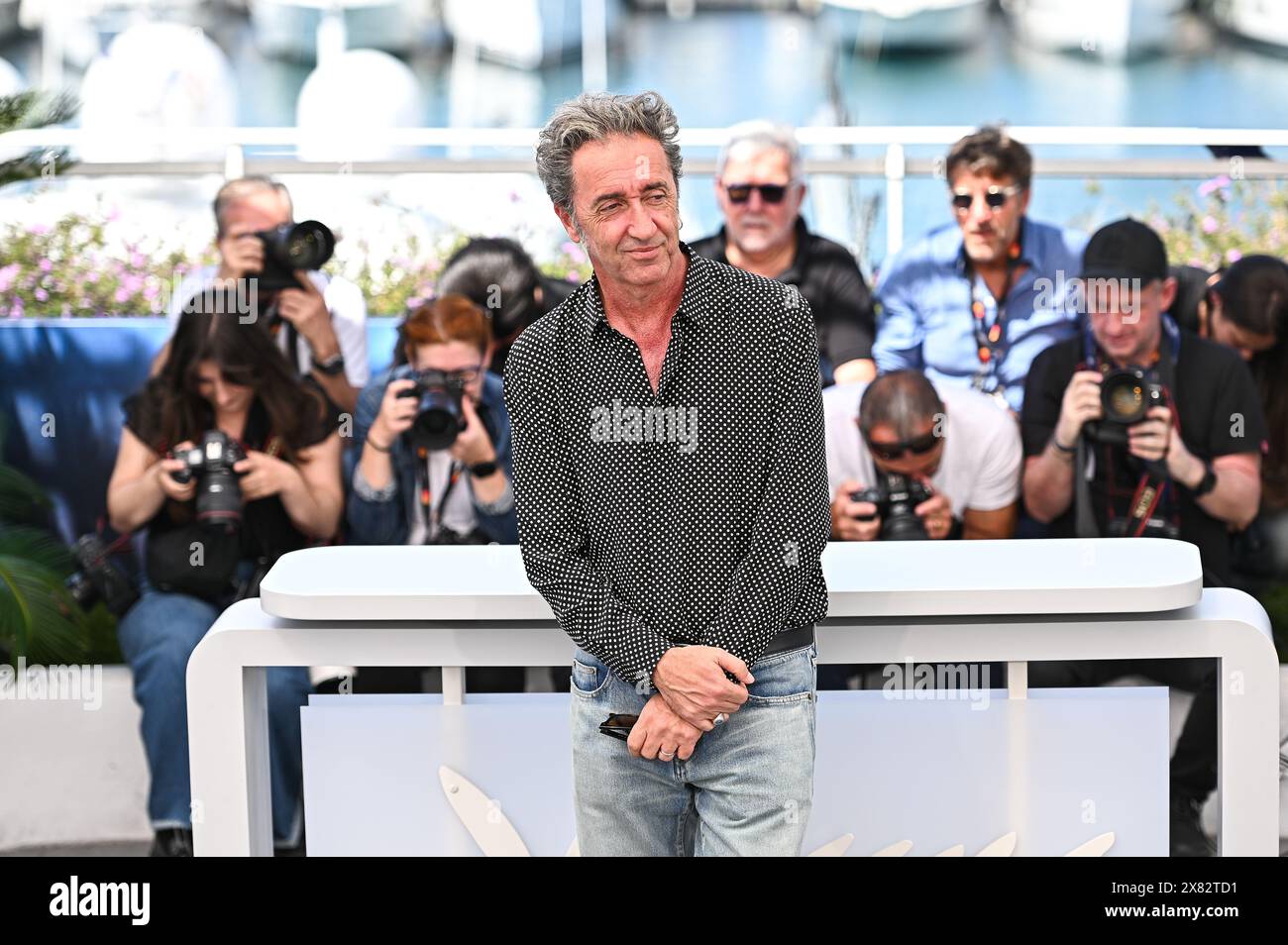 Cannes, Frankreich. Mai 2024. Paolo Sorrentino nimmt am 22. Mai 2024 am „Parthenope“ Photocall beim 77. Filmfestival von Cannes im Palais des Festivals in Cannes Teil. (Foto: Stefanos Kyriazis/NurPhoto) Credit: NurPhoto SRL/Alamy Live News Stockfoto