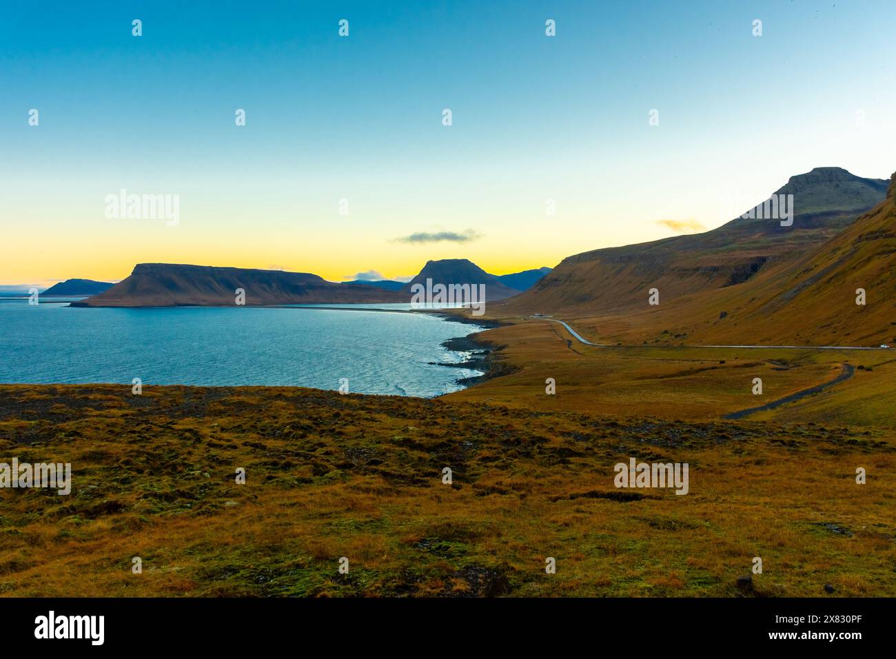 Landschaft der Halbinsel Snaefellsness mit dem Atlantischen Ozean in Richtung Grönland Stockfoto