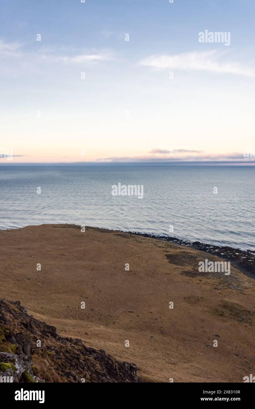 Landschaft der Halbinsel Snaefellsness mit dem Atlantischen Ozean in Richtung Grönland Stockfoto