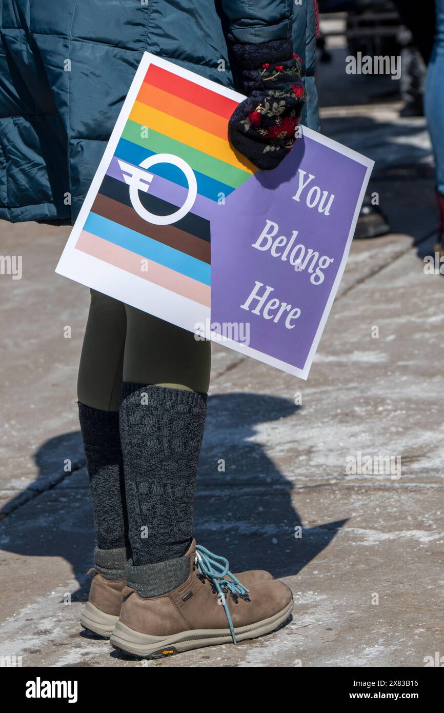 St. Paul, Minnesota. Landeshauptstadt. Transgender Day of Visibility Rallye. Aktivisten und Gemeindemitglieder feiern die Triumphe und Kämpfe der Trans Stockfoto